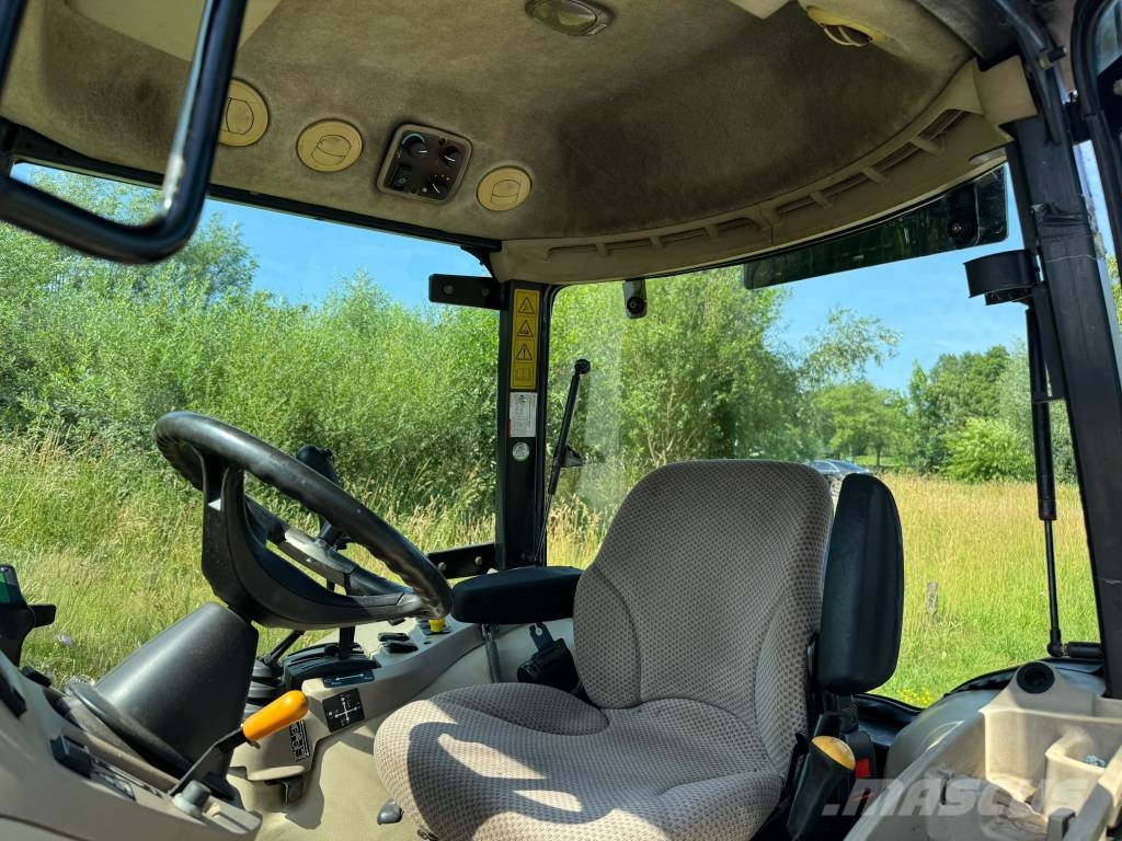 John Deere 4520 جرارات مدمجة