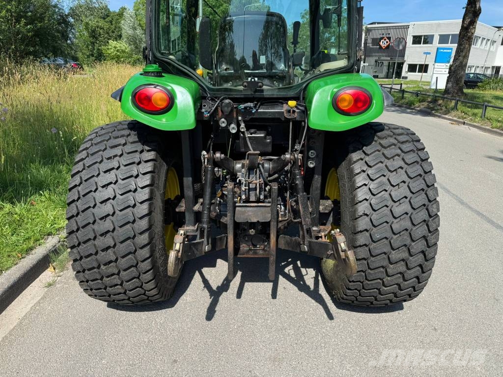 John Deere 4520 جرارات مدمجة