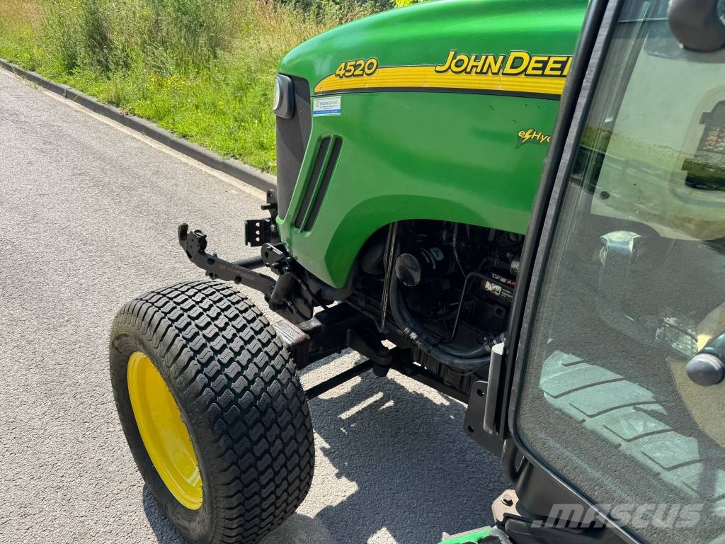 John Deere 4520 جرارات مدمجة