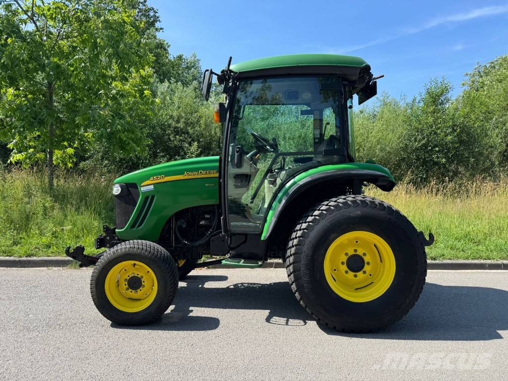John Deere 4520 جرارات مدمجة