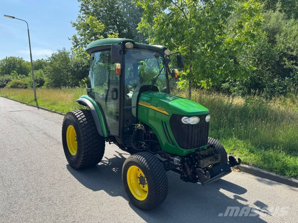 John Deere 4520 جرارات مدمجة