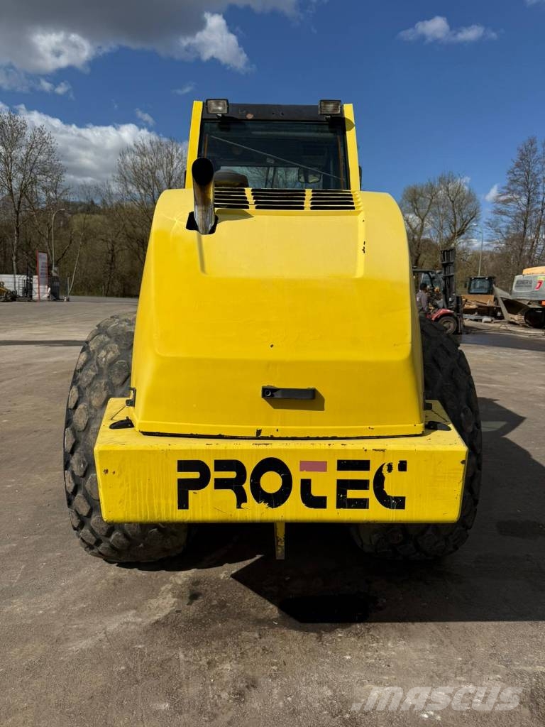 Protec BOXER 111 //BJ. 2000 / 3830 H/ Vibrationsfunktion مداحل أحادية الأسطوانة