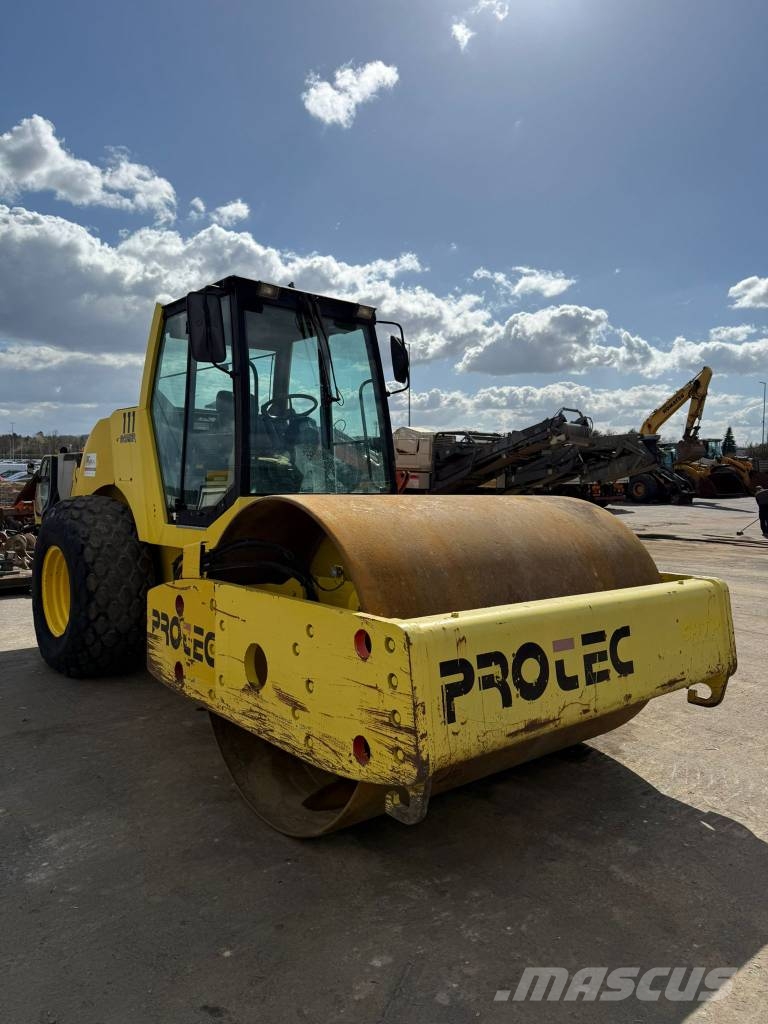 Protec BOXER 111 //BJ. 2000 / 3830 H/ Vibrationsfunktion مداحل أحادية الأسطوانة