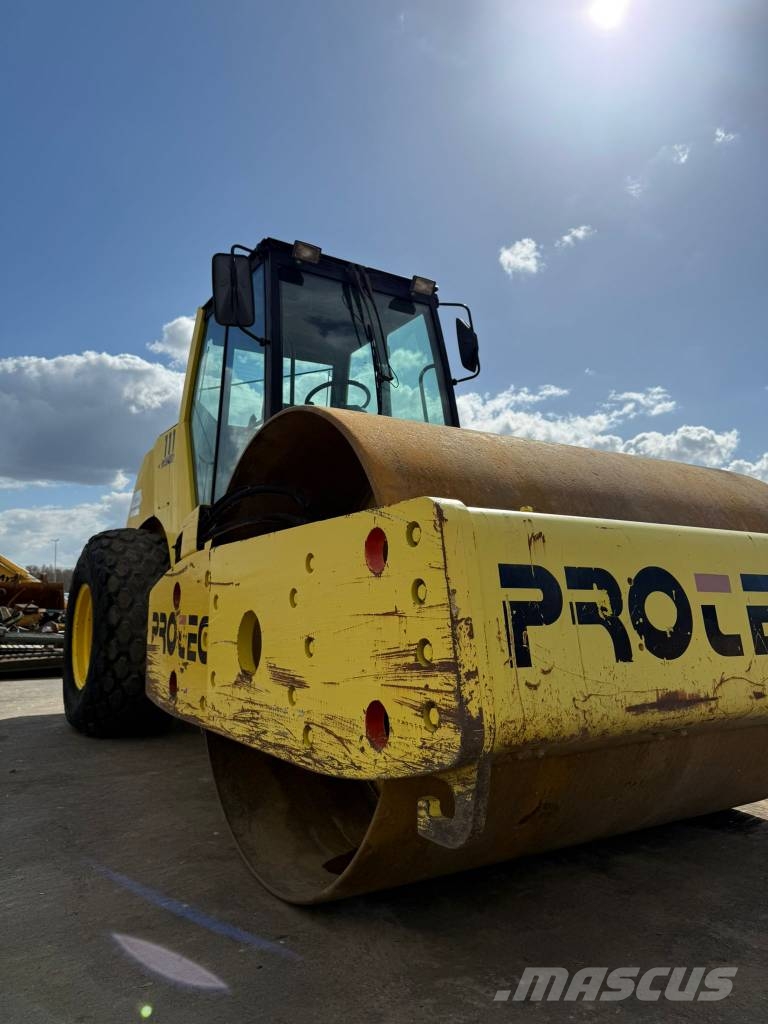 Protec BOXER 111 //BJ. 2000 / 3830 H/ Vibrationsfunktion مداحل أحادية الأسطوانة