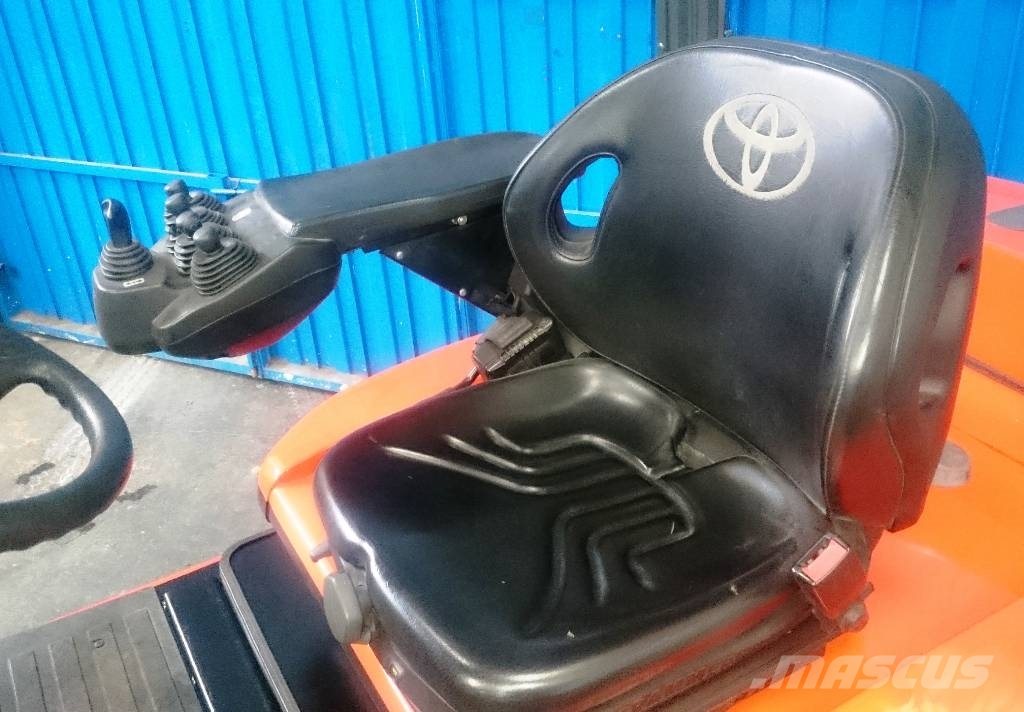 Toyota 7 FBMF 30 Electric forklifts