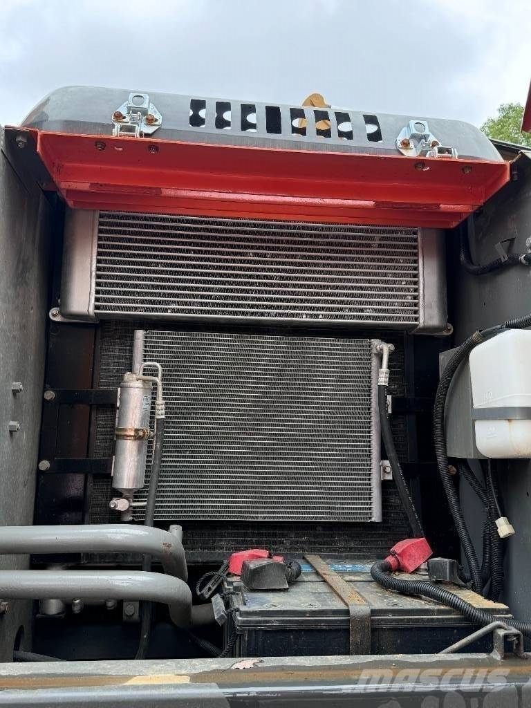 Hitachi ZX 200 Εκσκαφείς με ερπύστριες