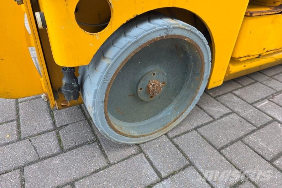 Haulotte Compact 8 As- Is, Electric, 8.2m Working Height, 3 Scissor lifts