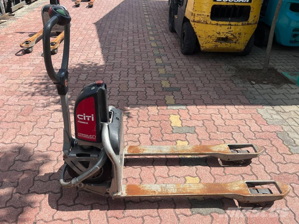 Linde CITI T05 /130/ V-3794 OB شاحنات مناولة ذاتية الدفع