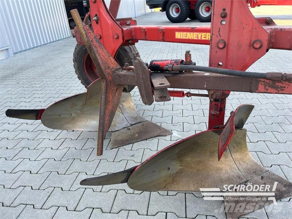 Niemeyer VOLLDREHPFLUG 4-SCHAR + PACKER 1,80M Arados reversíveis