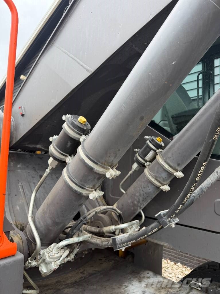 Volvo EW 240 E MH Materialumschlag