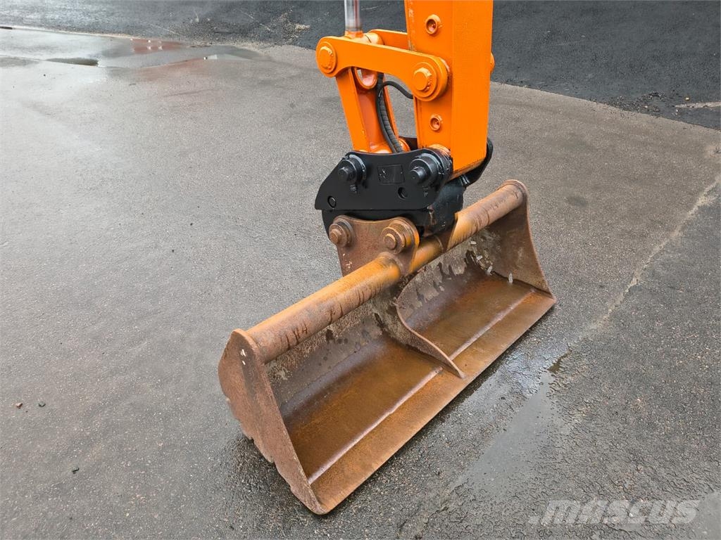 Hitachi ZX85US-5 PITKÄLLÄ PUOMILLA 中型挖掘机