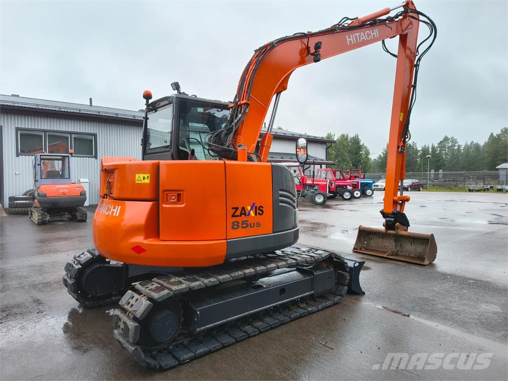 Hitachi ZX85US-5 PITKÄLLÄ PUOMILLA 中型挖掘机