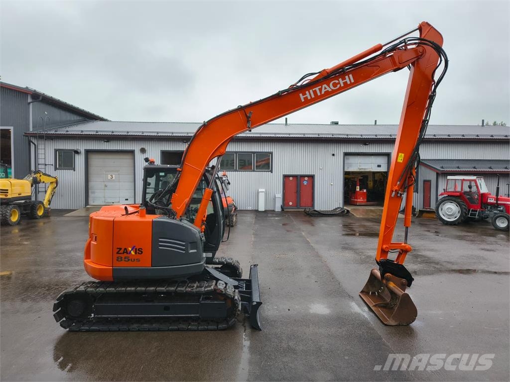 Hitachi ZX85US-5 PITKÄLLÄ PUOMILLA 中型挖掘机