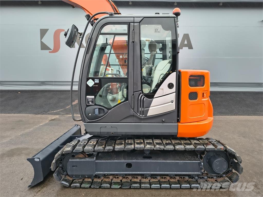 Hitachi ZX85US-5 PITKÄLLÄ PUOMILLA 中型挖掘机