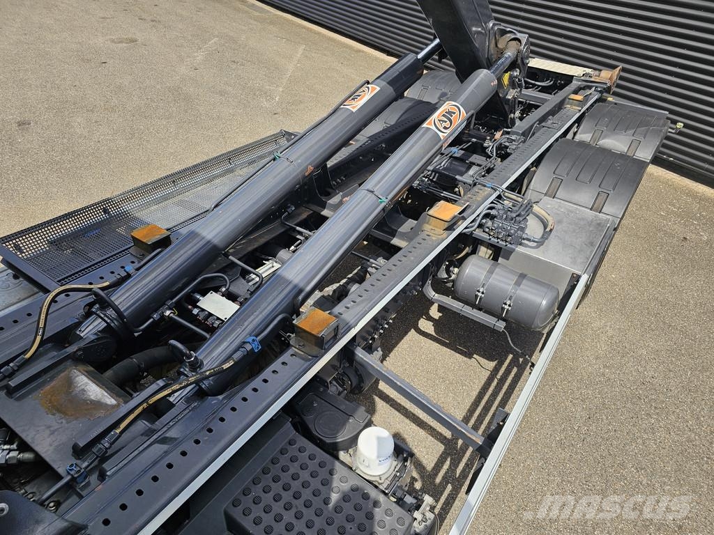 Volvo FMX 500 / 6X6 / AJK HOOKLIFT 20T / HUB REDUCTION شاحنات الرافعات الخطافية