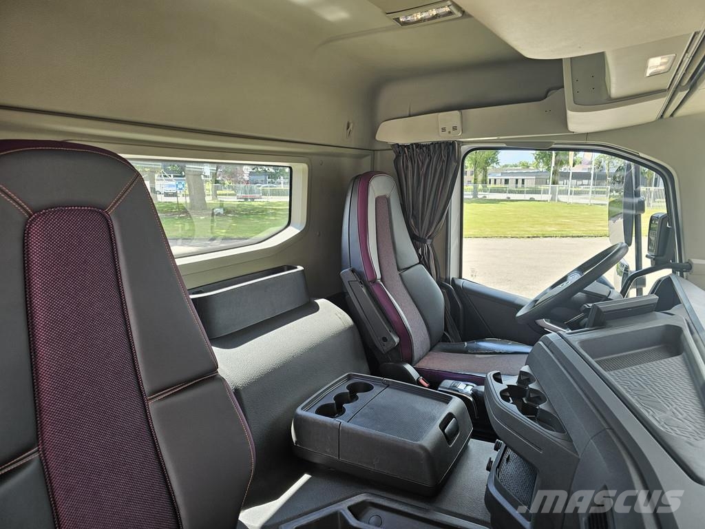 Volvo FMX 500 / 6X6 / AJK HOOKLIFT 20T / HUB REDUCTION شاحنات الرافعات الخطافية