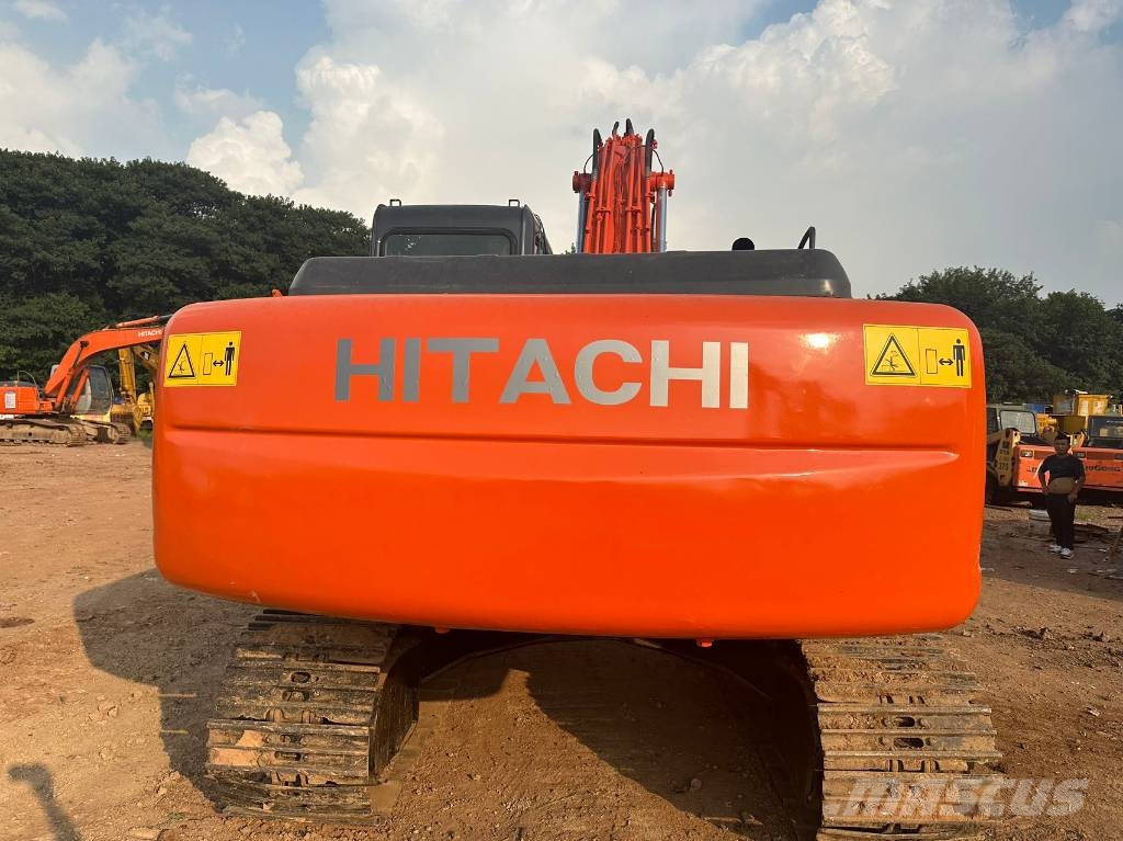 Hitachi ZX 200 履带挖掘机