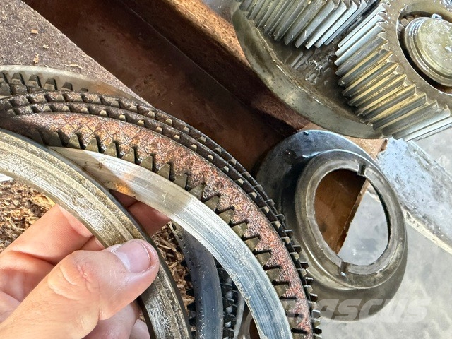 Liebherr R 916 USED SWING GEARS Transmission