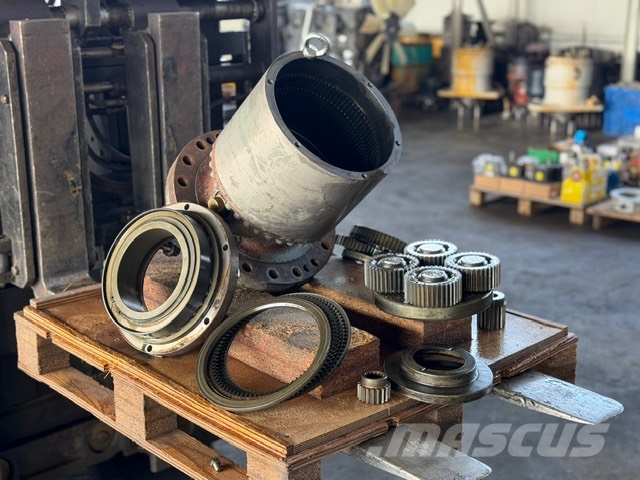 Liebherr R 916 USED SWING GEARS Transmission