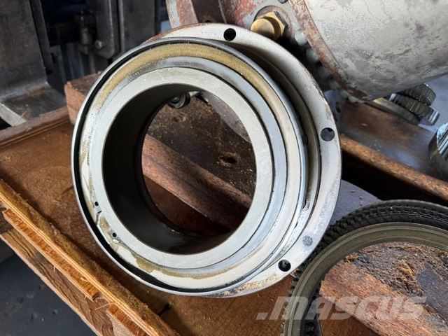 Liebherr R 916 USED SWING GEARS Transmission