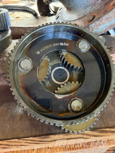 Liebherr R 916 USED SWING GEARS Transmission