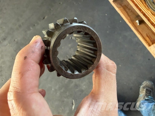 Liebherr R 916 USED SWING GEARS Transmission
