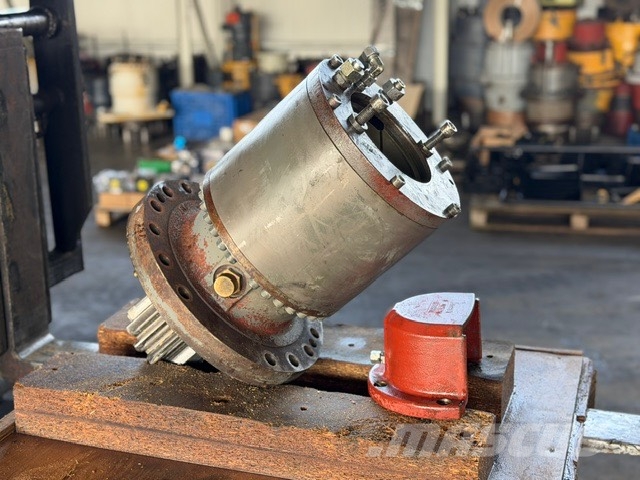 Liebherr R 916 USED SWING GEARS Transmission