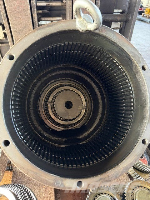 Liebherr R 916 USED SWING GEARS Transmission