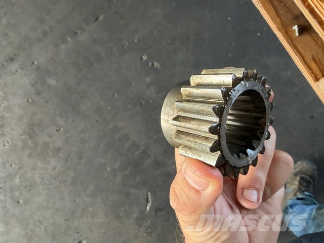 Liebherr R 916 USED SWING GEARS Transmission