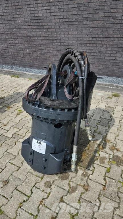 Liebherr GM65 600L + likufix MH40 + Lifting hook 抓斗