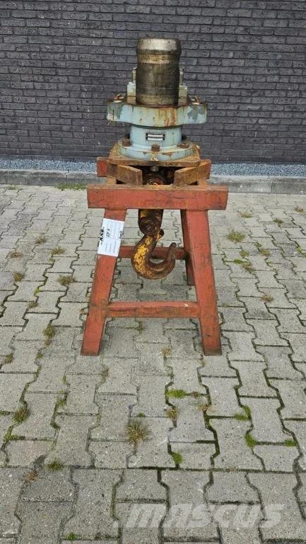 Liebherr GM65 600L + likufix MH40 + Lifting hook 抓斗