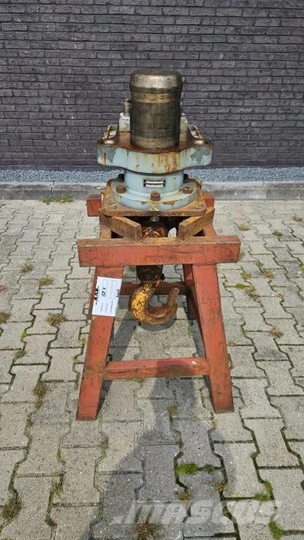 Liebherr GM65 600L + likufix MH40 + Lifting hook 抓斗