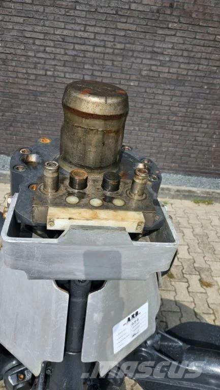 Liebherr GM65 600L + likufix MH40 + Lifting hook 抓斗
