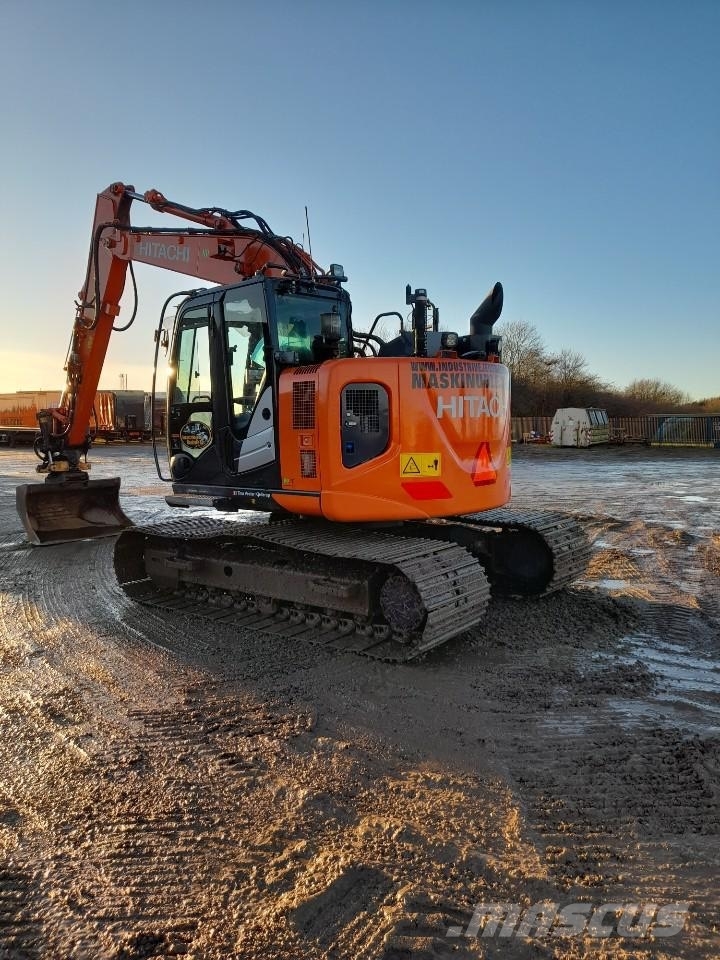 Hitachi ZX 135 US-6 حفارات زحافة