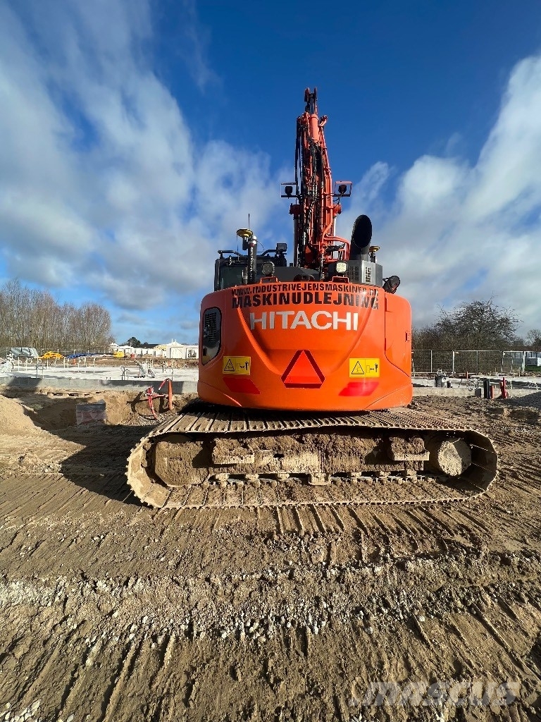 Hitachi ZX 135 US-6 حفارات زحافة