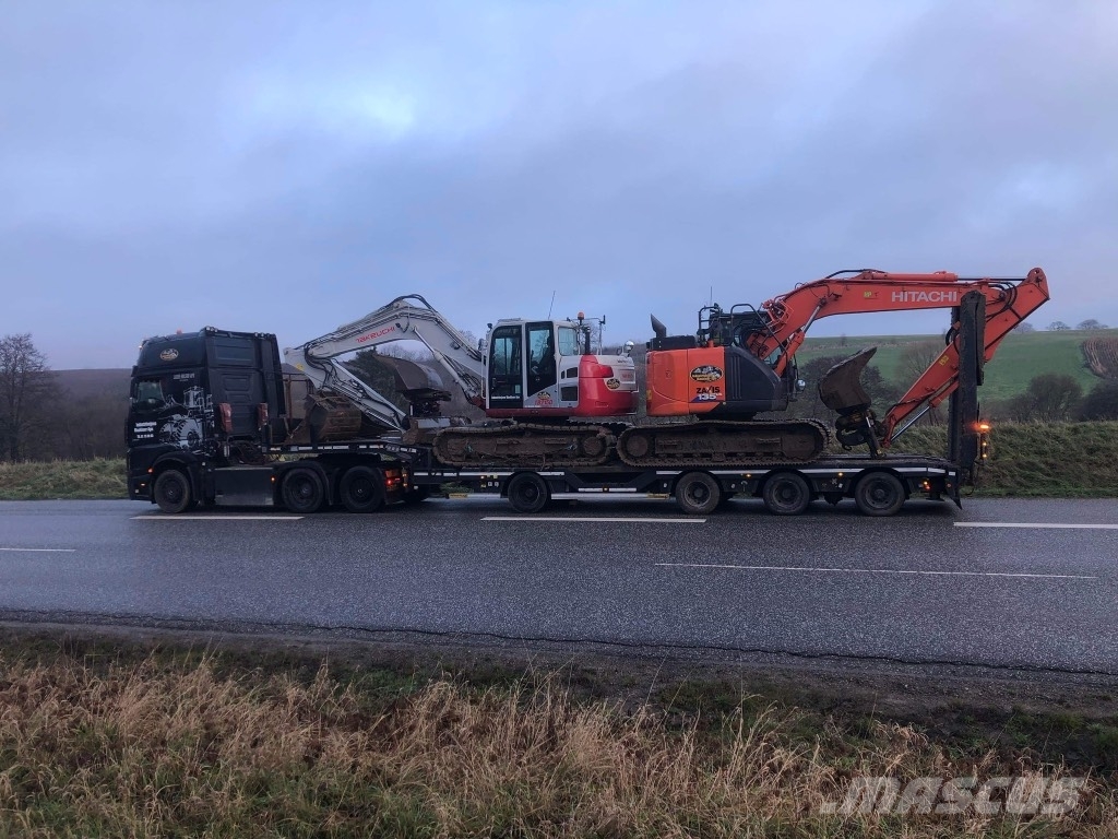 Hitachi ZX 135 US-6 حفارات زحافة