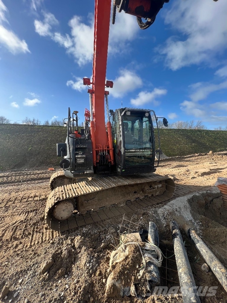 Hitachi ZX 135 US-6 حفارات زحافة