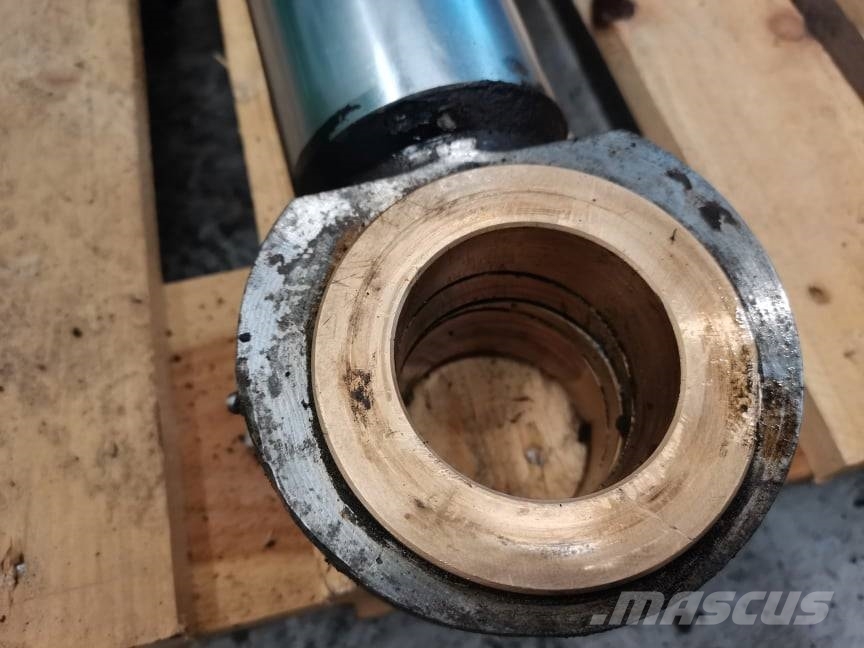 CAT TH 330 bucket tilt cylinder Wysięgniki i ramiona