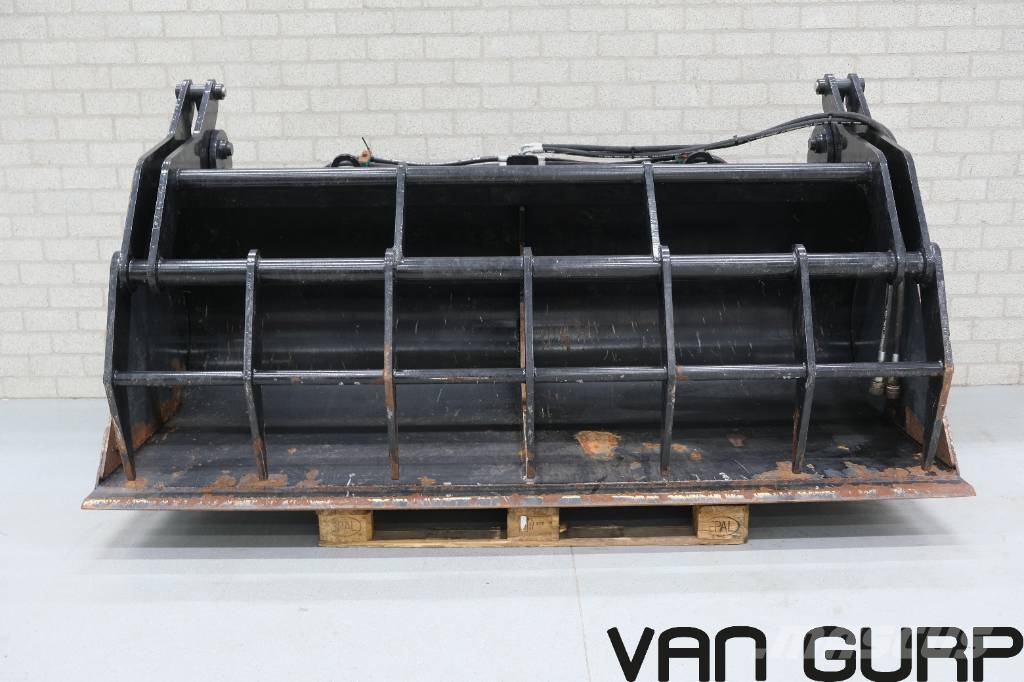 Manitou Pelikaanbak mestvork 240 cm Teleskopiskie manipulatori