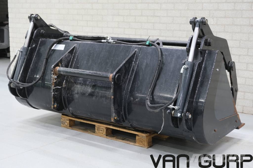 Manitou Pelikaanbak mestvork 240 cm Teleskopiskie manipulatori