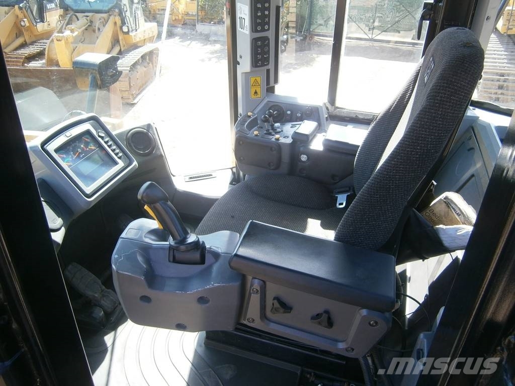CAT 972 K Gumikerekes homlokrakodók