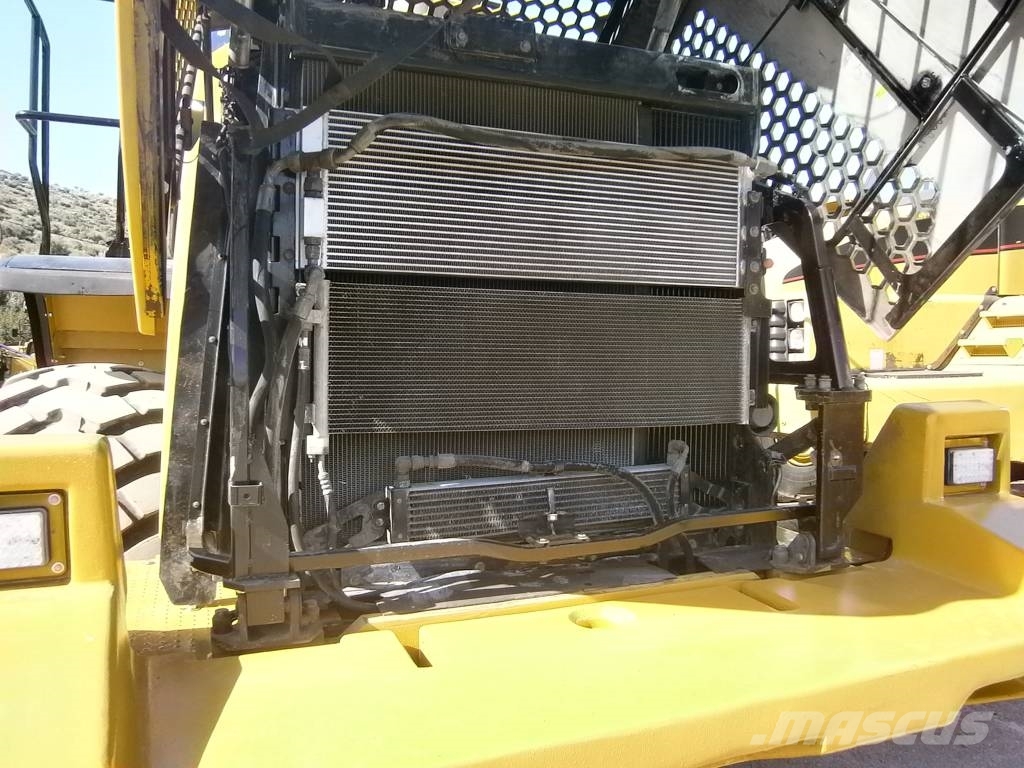 CAT 972 K Gumikerekes homlokrakodók