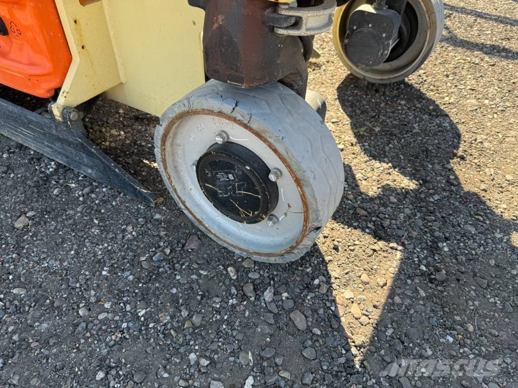 JLG 3246 ES 剪叉式升降机