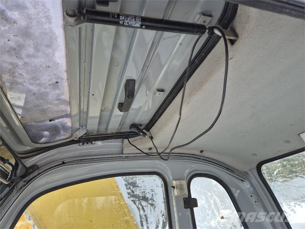 New Holland E135BSR -2 Bageri guseničari