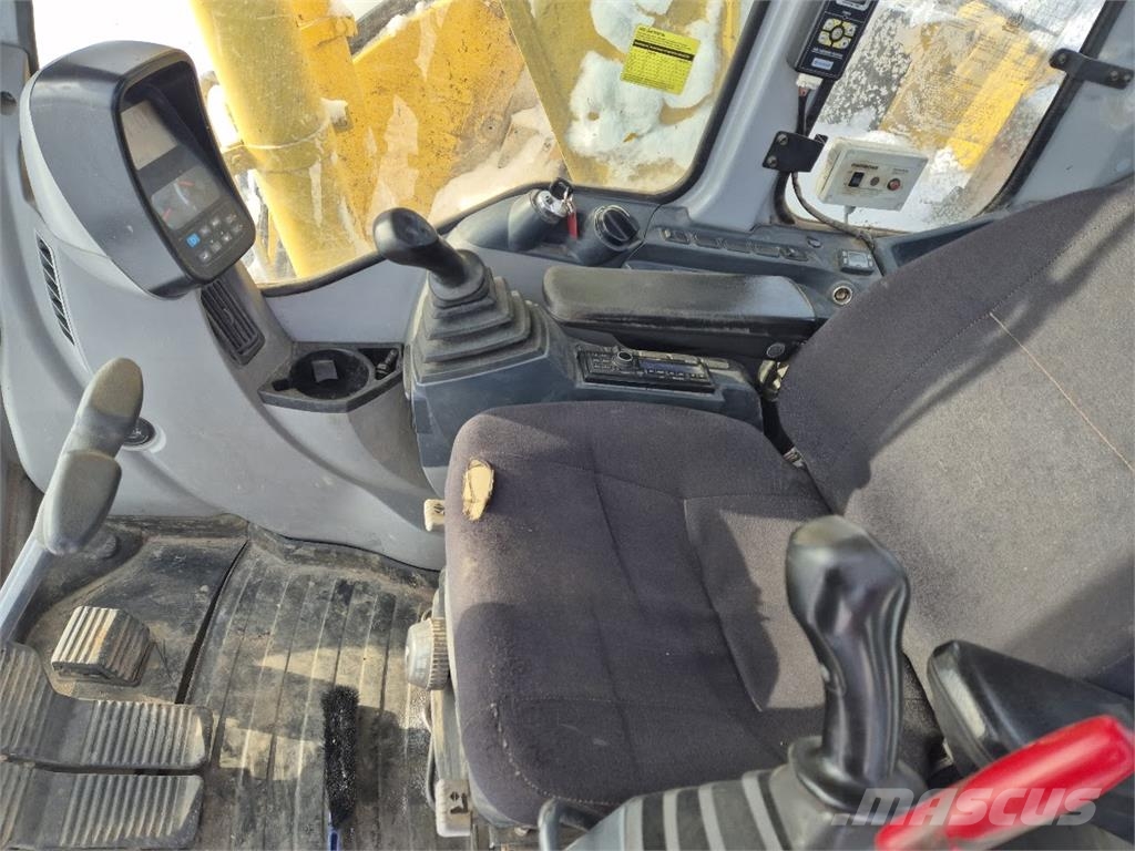 New Holland E135BSR -2 Bageri guseničari
