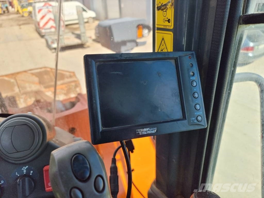 Hitachi ZW 220 Фронтальні навантажувачі