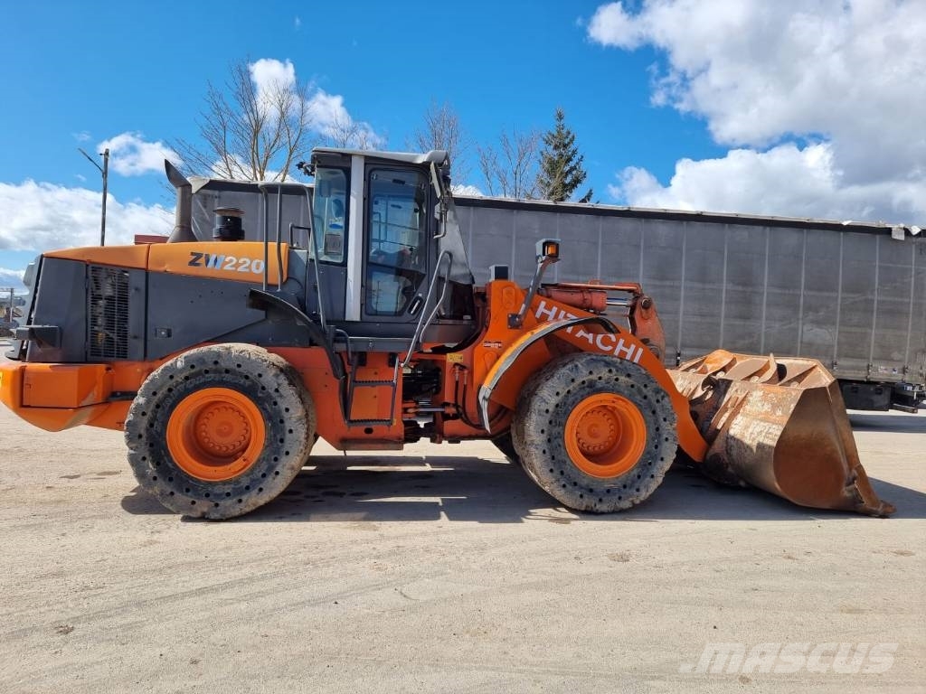 Hitachi ZW 220 Фронтальні навантажувачі
