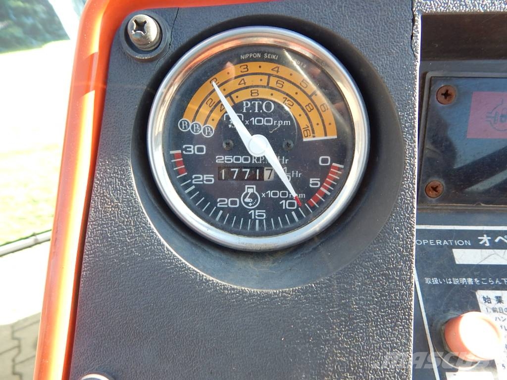 Hinomoto E264 Manji traktori