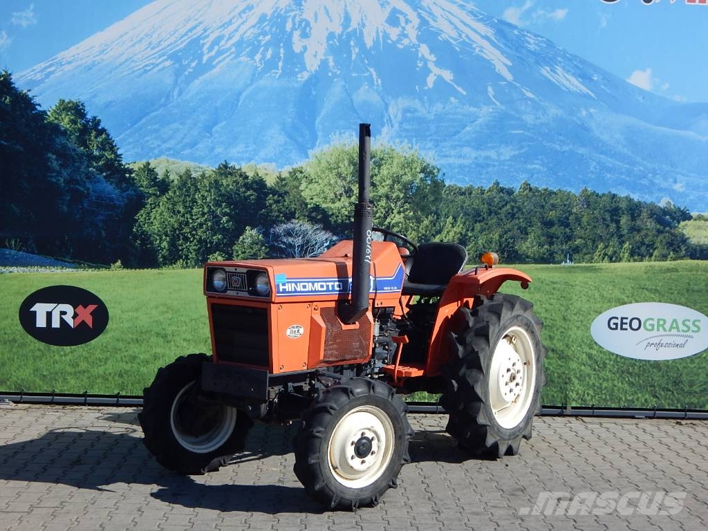 Hinomoto E264 Manji traktori