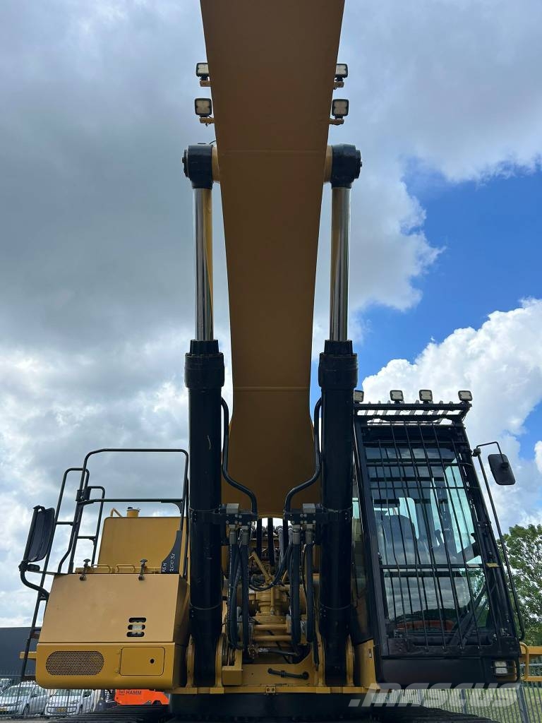 CAT 390 F L hammer lines - new undercarriage Raupenbagger